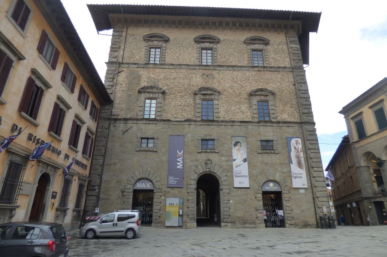 The facade of the MAEC Museum, in Cortoa